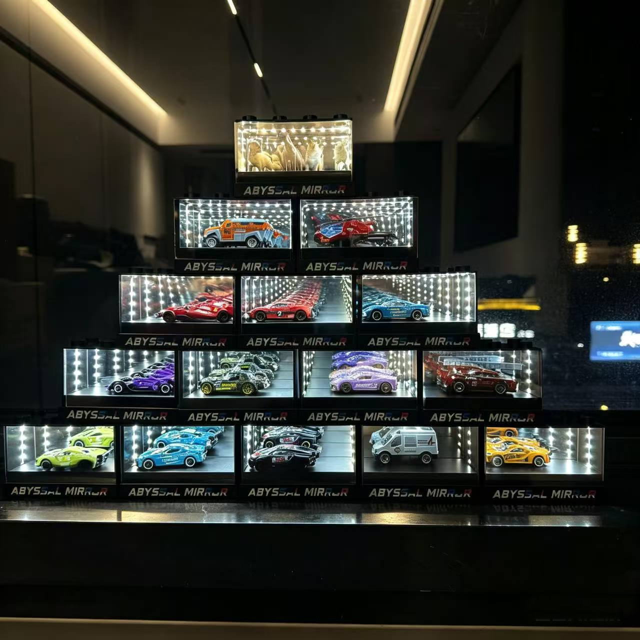 صندوق عرض نماذج السيارات الجدي - مراجعة Lighting Visual وسعره